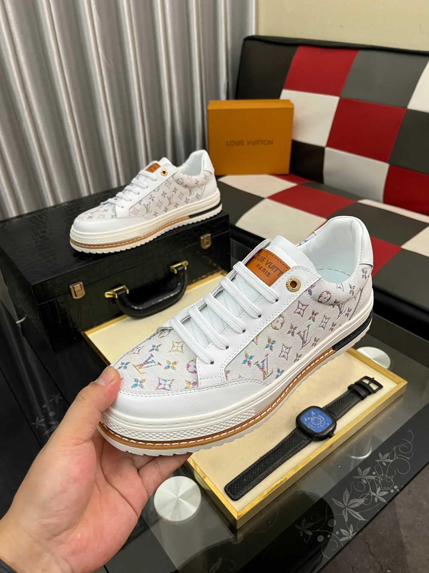 Men's Men's Shoes 💰420⌚️⌚️LV Louis Vuitton. The latest trendy casual shoes are popular in physical stores in sizes 38-44. New spring and summer comfortable imported custom original cowhide, unique jacquard fabric element design. Paired with sheepskin lining, Lv original base, [sun][sun] high-end packaging and high quality💪Details determine quality, you can enter and leave the counter at will, welcome to compare